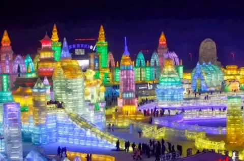 Фестиваль ледяных скульптур в Китае